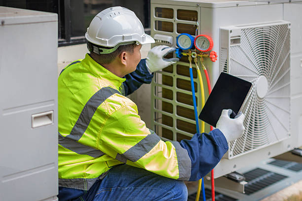 Professional Emergency Ac Repair technician working in Hicksville, NY